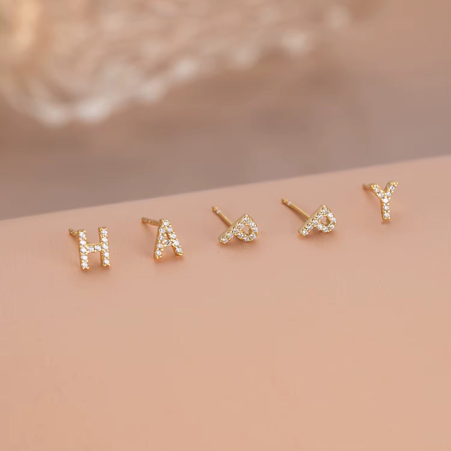 Initial Stud Oorbellen